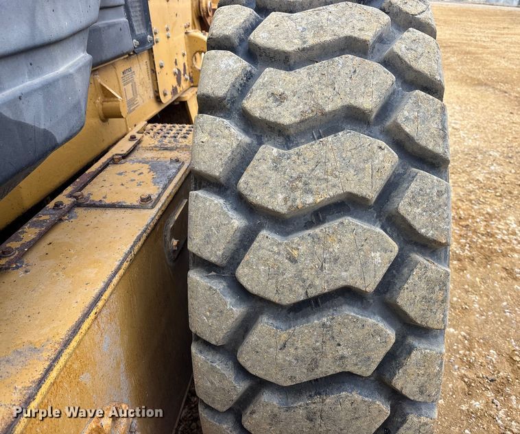 image for item FC1532 2001 Caterpillar 143H motor grader