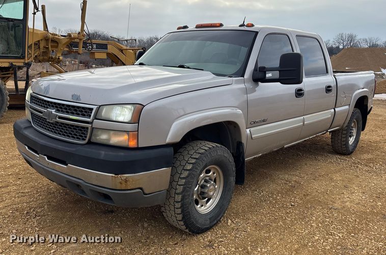 image for item FC1533 2005 Chevrolet Silverado 2500HD Crew Cab pickup truck