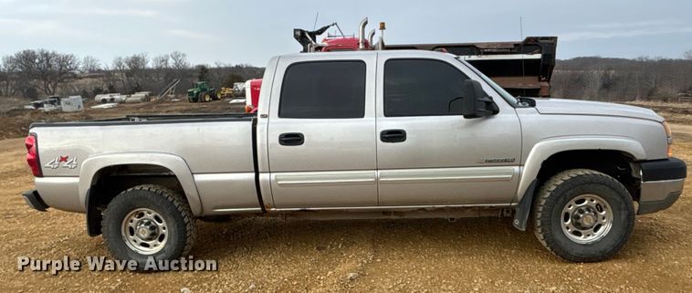 image for item FC1533 2005 Chevrolet Silverado 2500HD Crew Cab pickup truck