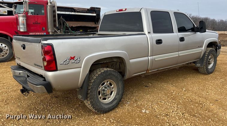 image for item FC1533 2005 Chevrolet Silverado 2500HD Crew Cab pickup truck
