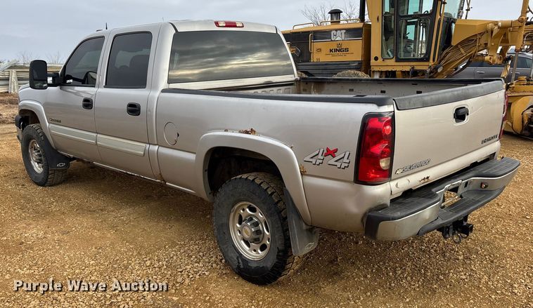 image for item FC1533 2005 Chevrolet Silverado 2500HD Crew Cab pickup truck