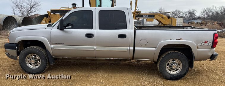 image for item FC1533 2005 Chevrolet Silverado 2500HD Crew Cab pickup truck