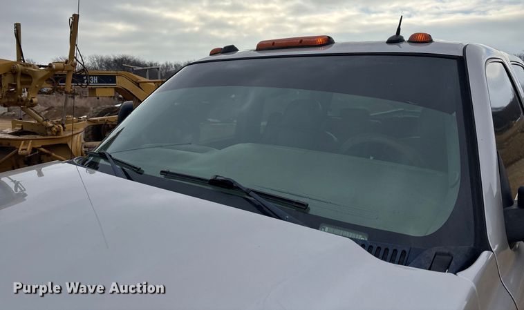 image for item FC1533 2005 Chevrolet Silverado 2500HD Crew Cab pickup truck