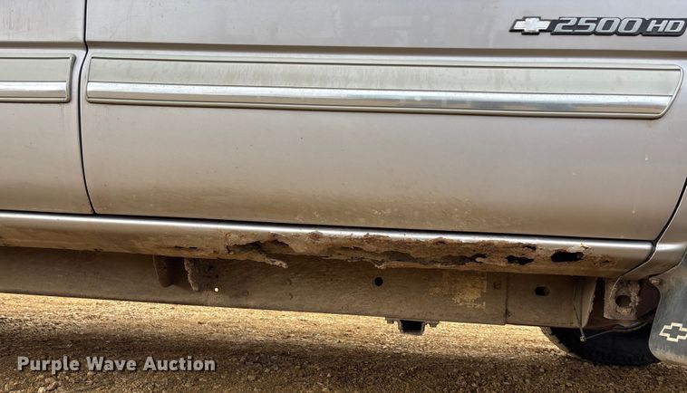 image for item FC1533 2005 Chevrolet Silverado 2500HD Crew Cab pickup truck