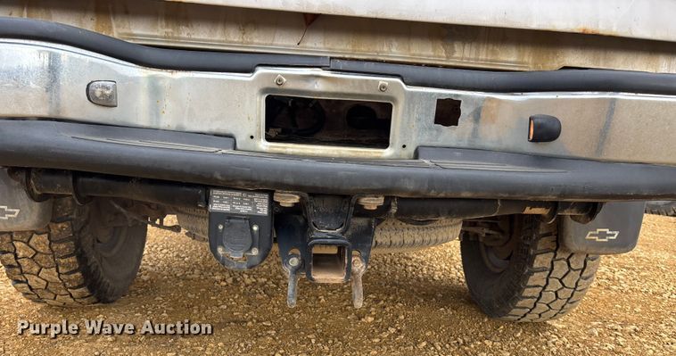 image for item FC1533 2005 Chevrolet Silverado 2500HD Crew Cab pickup truck