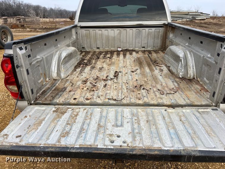 image for item FC1533 2005 Chevrolet Silverado 2500HD Crew Cab pickup truck