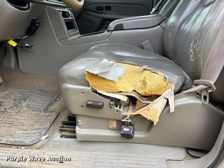 image for item FC1533 2005 Chevrolet Silverado 2500HD Crew Cab pickup truck