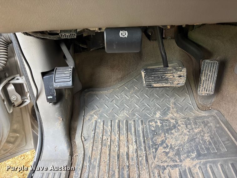 image for item FC1533 2005 Chevrolet Silverado 2500HD Crew Cab pickup truck