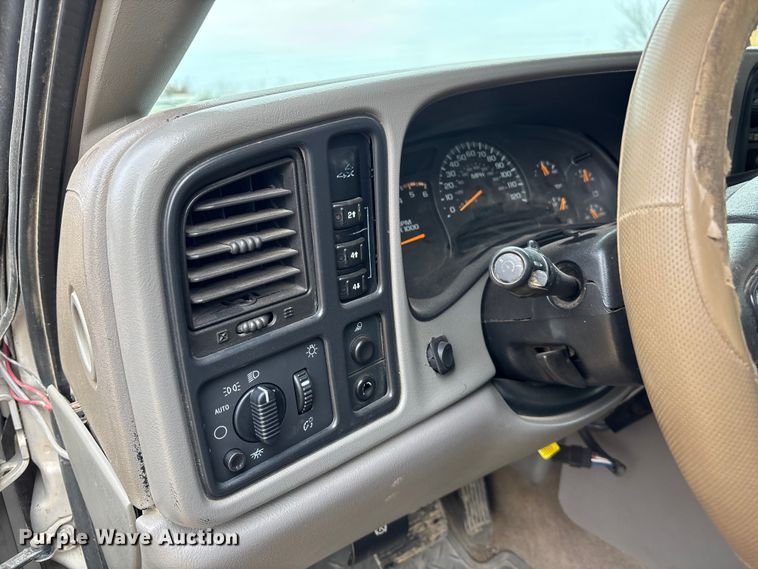 image for item FC1533 2005 Chevrolet Silverado 2500HD Crew Cab pickup truck