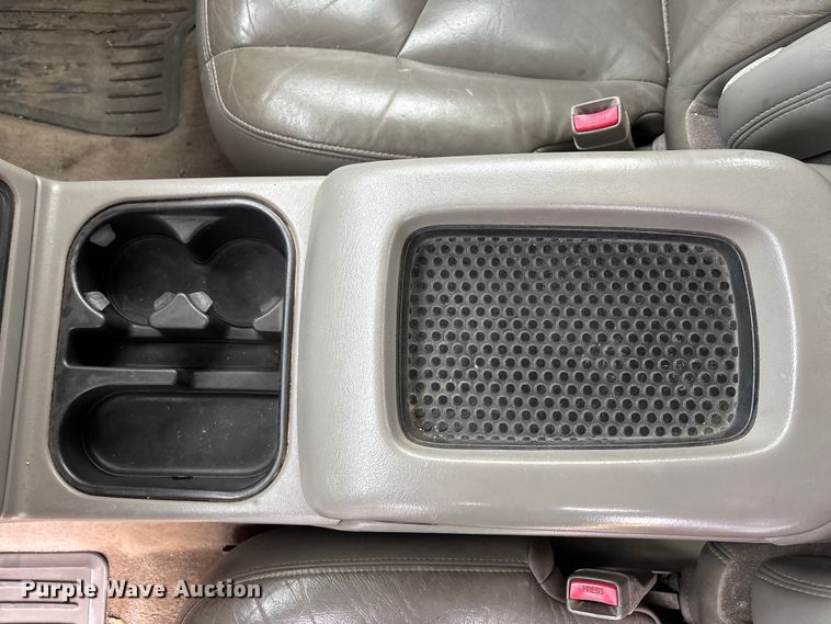 image for item FC1533 2005 Chevrolet Silverado 2500HD Crew Cab pickup truck