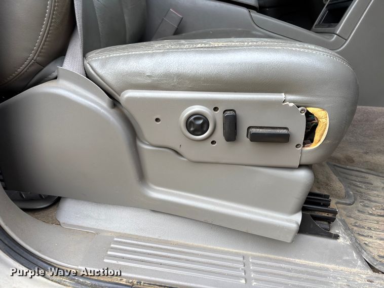 image for item FC1533 2005 Chevrolet Silverado 2500HD Crew Cab pickup truck