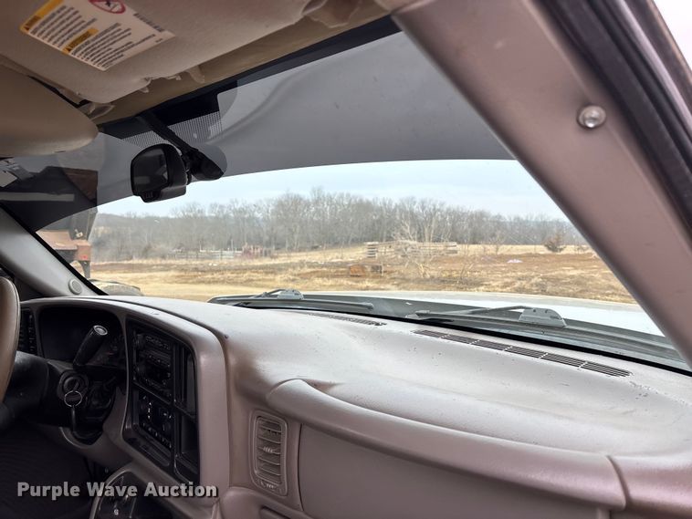 image for item FC1533 2005 Chevrolet Silverado 2500HD Crew Cab pickup truck