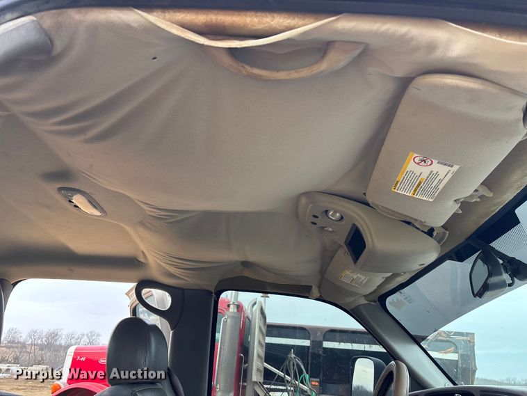 image for item FC1533 2005 Chevrolet Silverado 2500HD Crew Cab pickup truck