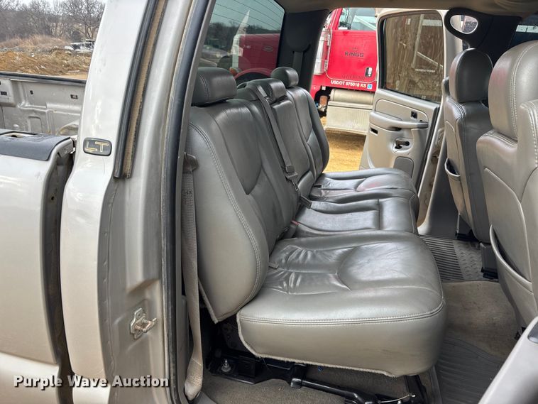 image for item FC1533 2005 Chevrolet Silverado 2500HD Crew Cab pickup truck