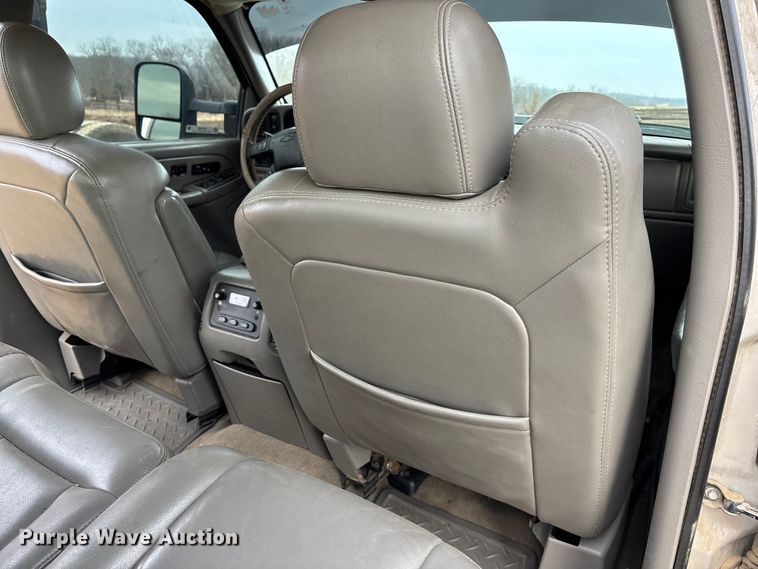 image for item FC1533 2005 Chevrolet Silverado 2500HD Crew Cab pickup truck