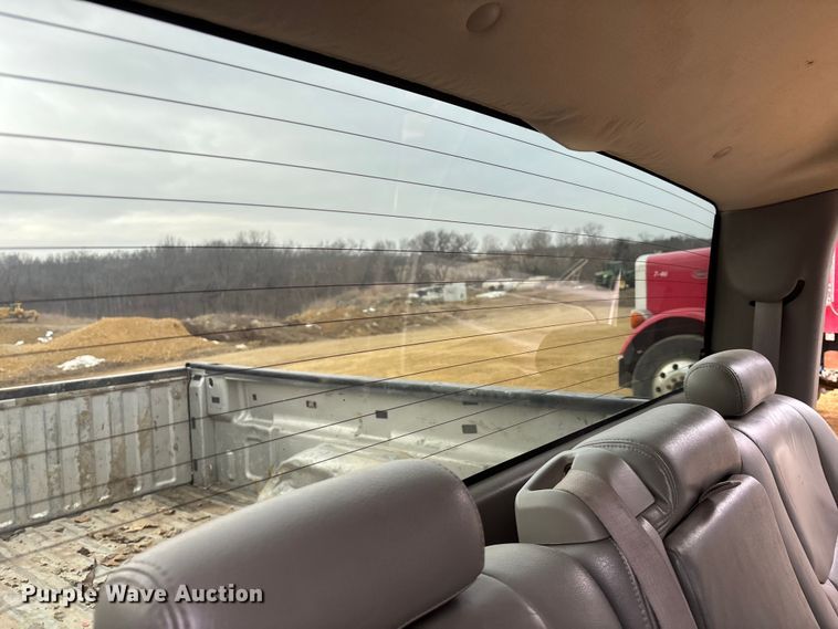 image for item FC1533 2005 Chevrolet Silverado 2500HD Crew Cab pickup truck