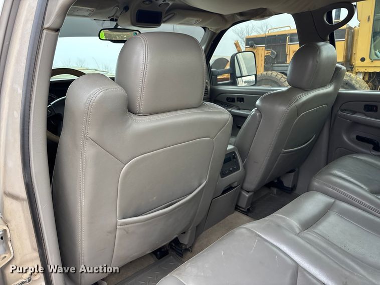 image for item FC1533 2005 Chevrolet Silverado 2500HD Crew Cab pickup truck