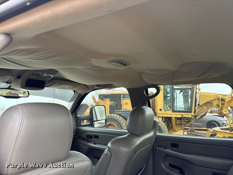 image for item FC1533 2005 Chevrolet Silverado 2500HD Crew Cab pickup truck