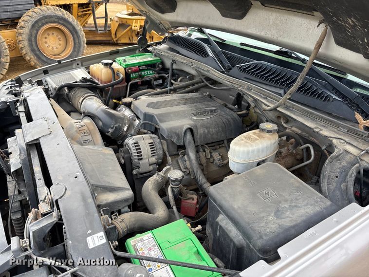 image for item FC1533 2005 Chevrolet Silverado 2500HD Crew Cab pickup truck