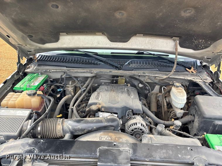 image for item FC1533 2005 Chevrolet Silverado 2500HD Crew Cab pickup truck