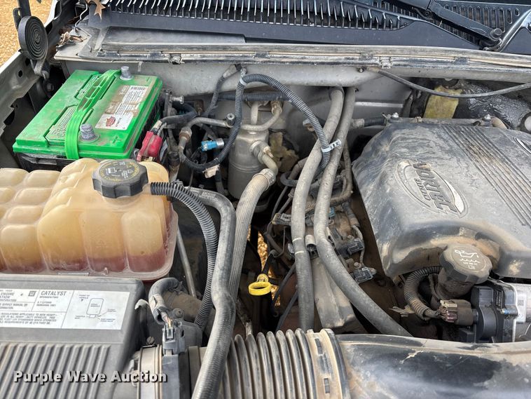 image for item FC1533 2005 Chevrolet Silverado 2500HD Crew Cab pickup truck