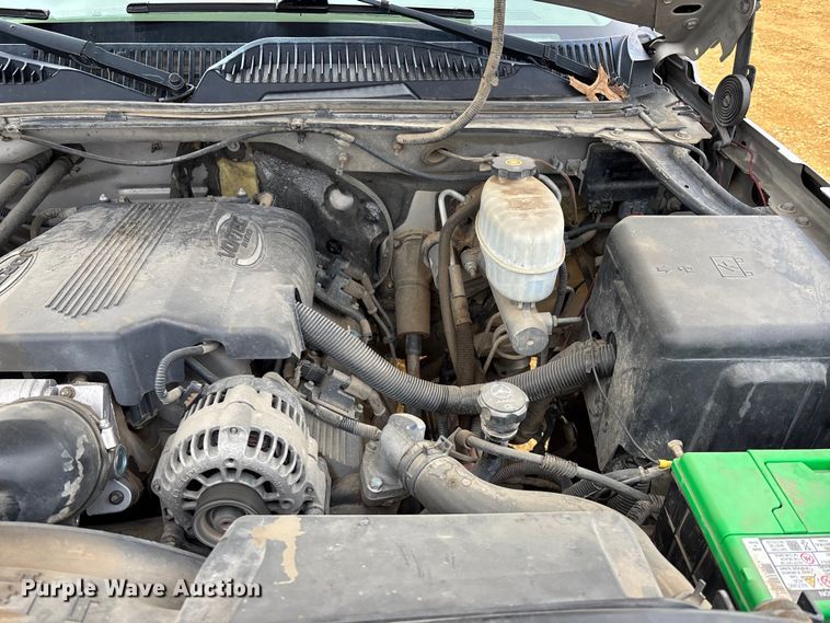 image for item FC1533 2005 Chevrolet Silverado 2500HD Crew Cab pickup truck