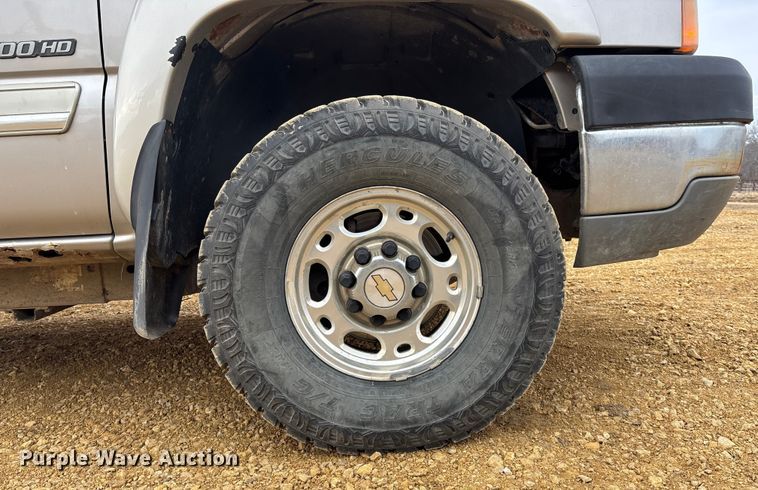 image for item FC1533 2005 Chevrolet Silverado 2500HD Crew Cab pickup truck