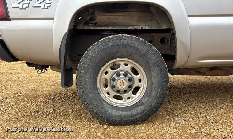 image for item FC1533 2005 Chevrolet Silverado 2500HD Crew Cab pickup truck