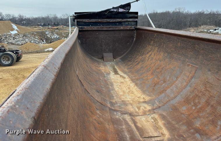 image for item FC1534 2003 Ranch end dump trailer