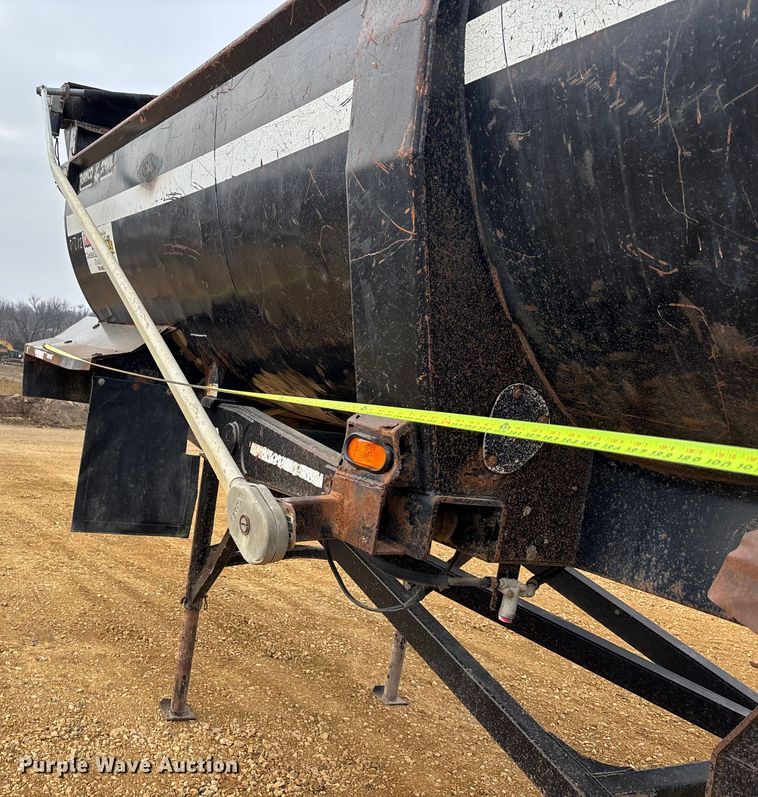 image for item FC1534 2003 Ranch end dump trailer