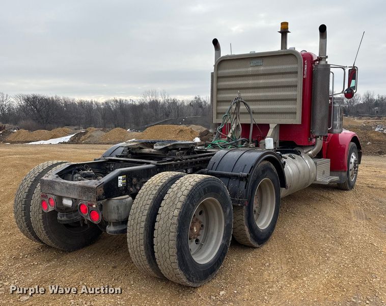 image for item FC1535 2006 Peterbilt 379 semi truck