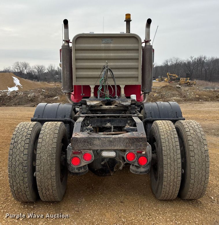 image for item FC1535 2006 Peterbilt 379 semi truck