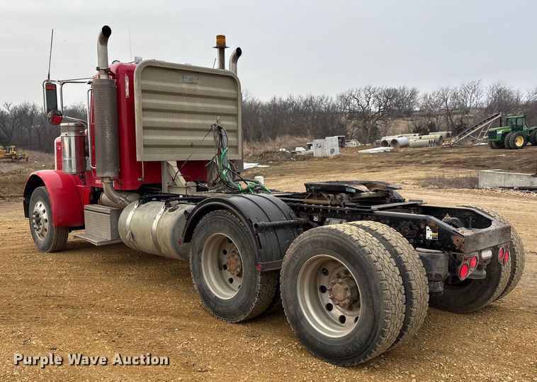 image for item FC1535 2006 Peterbilt 379 semi truck
