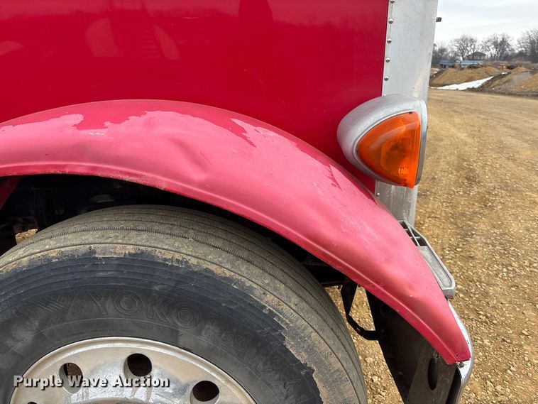 image for item FC1535 2006 Peterbilt 379 semi truck