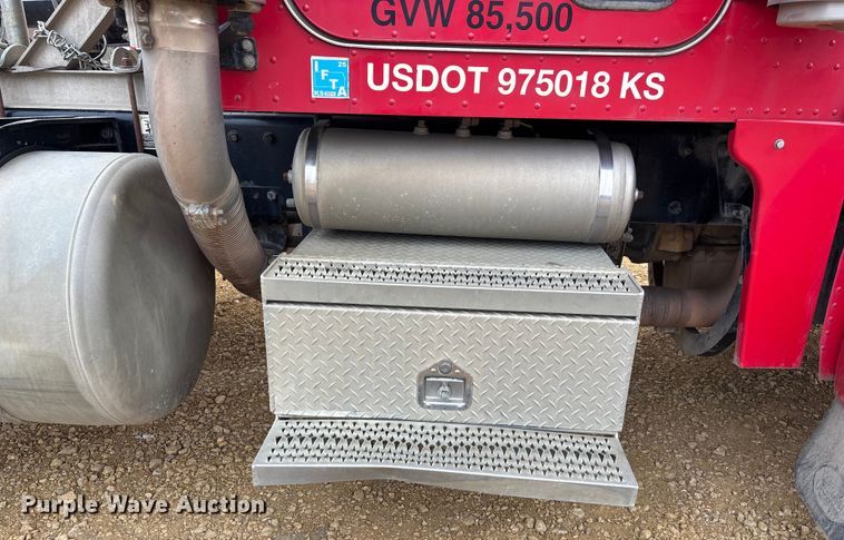 image for item FC1535 2006 Peterbilt 379 semi truck