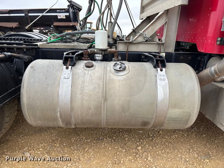 image for item FC1535 2006 Peterbilt 379 semi truck