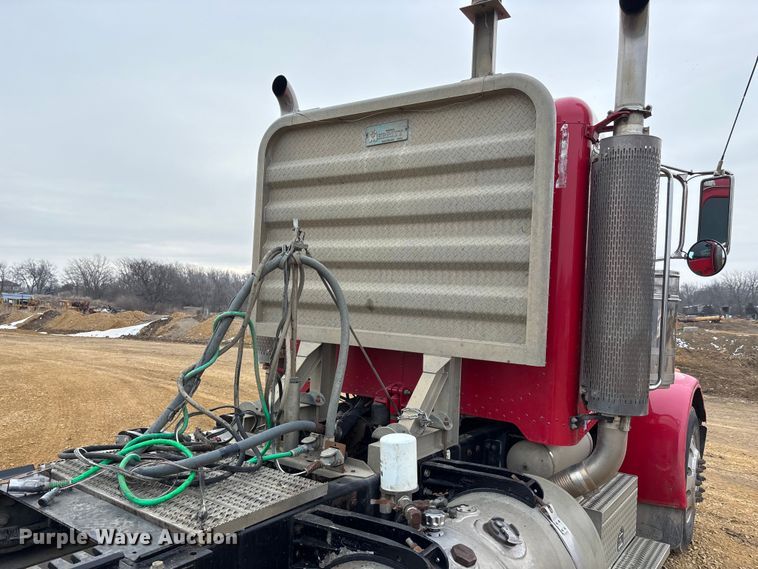 image for item FC1535 2006 Peterbilt 379 semi truck