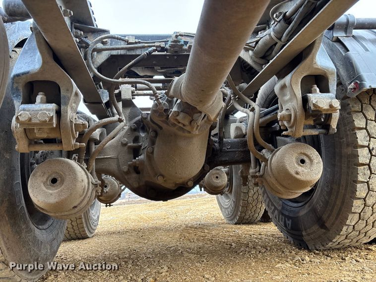 image for item FC1535 2006 Peterbilt 379 semi truck