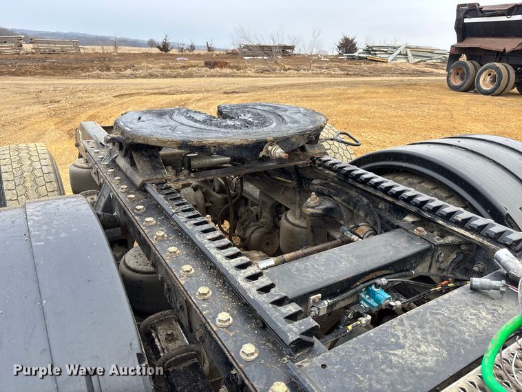 image for item FC1535 2006 Peterbilt 379 semi truck