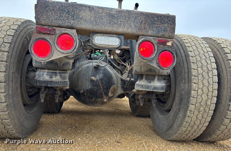 image for item FC1535 2006 Peterbilt 379 semi truck