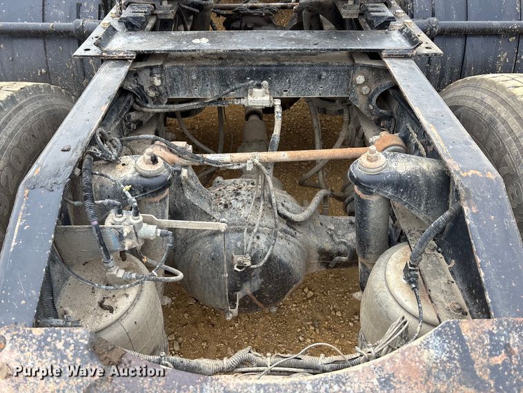 image for item FC1535 2006 Peterbilt 379 semi truck