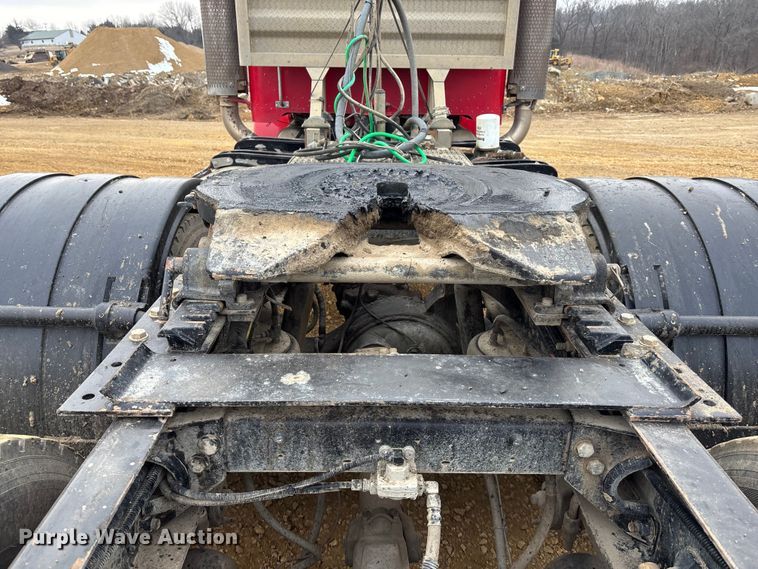 image for item FC1535 2006 Peterbilt 379 semi truck