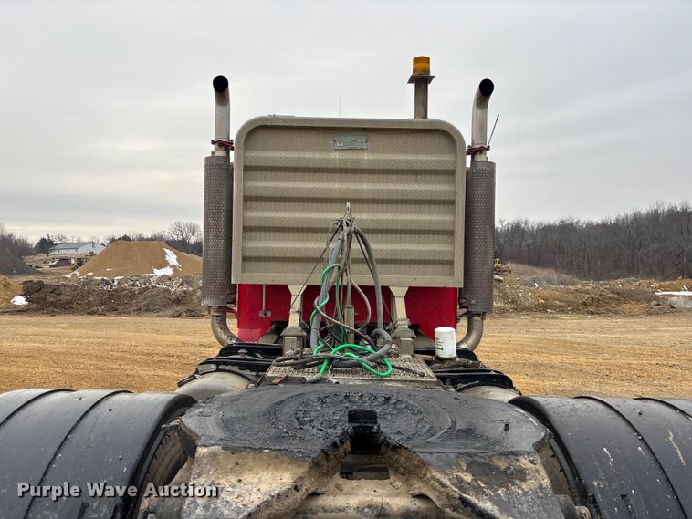 image for item FC1535 2006 Peterbilt 379 semi truck