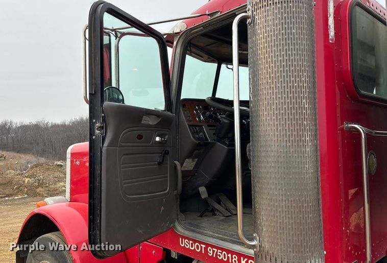 image for item FC1535 2006 Peterbilt 379 semi truck