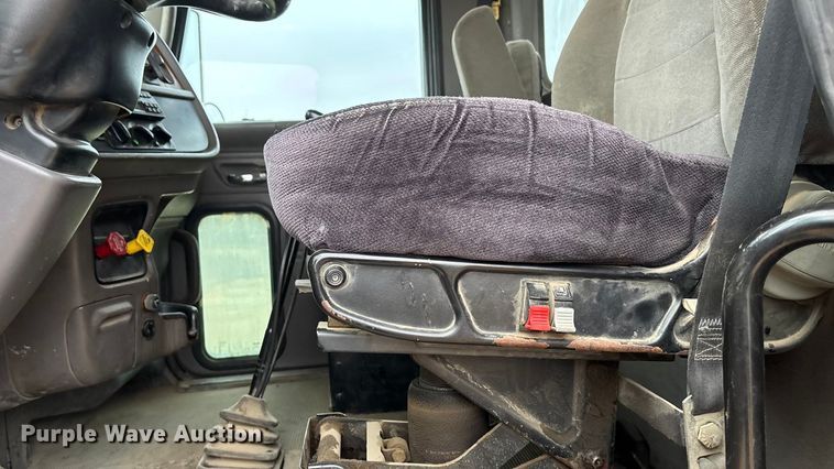 image for item FC1535 2006 Peterbilt 379 semi truck