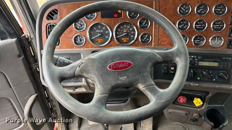 image for item FC1535 2006 Peterbilt 379 semi truck