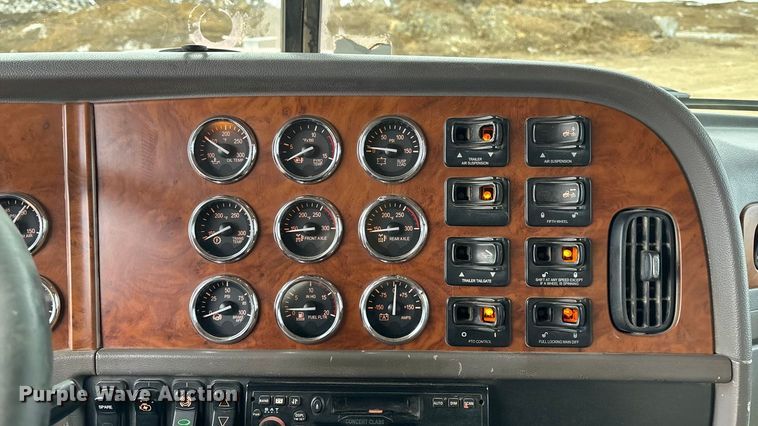 image for item FC1535 2006 Peterbilt 379 semi truck