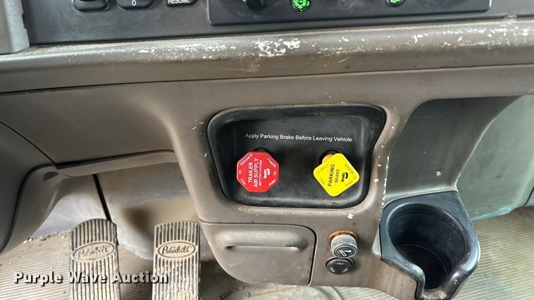 image for item FC1535 2006 Peterbilt 379 semi truck