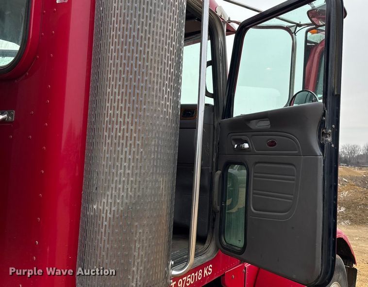 image for item FC1535 2006 Peterbilt 379 semi truck