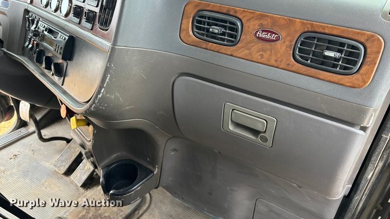 image for item FC1535 2006 Peterbilt 379 semi truck